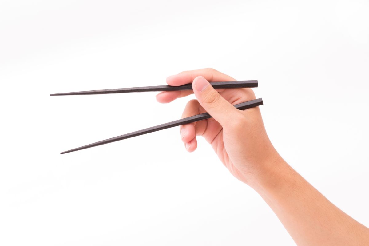 How To Hold Chopsticks In Japan