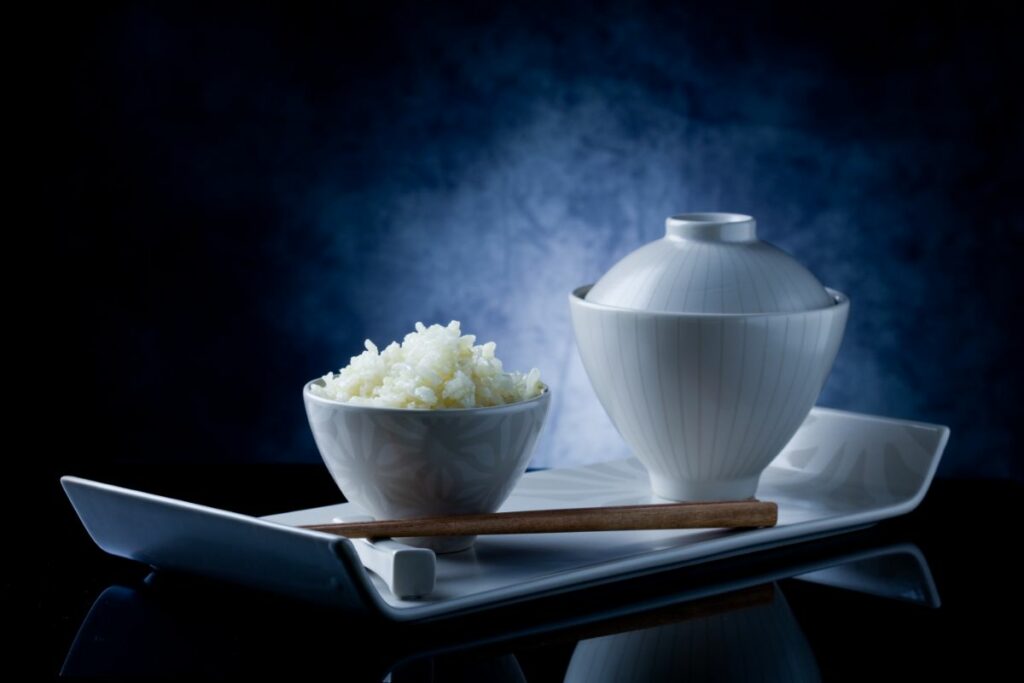 How To Use Chopsticks For Rice - Just About Japan