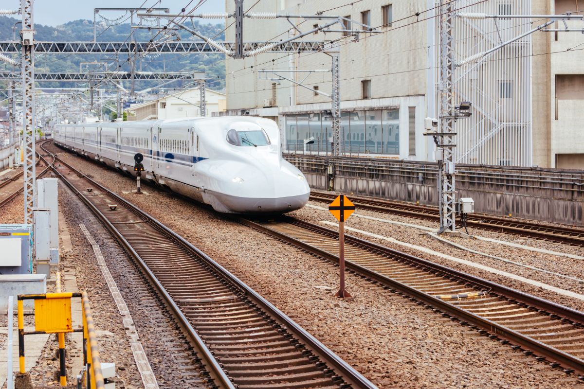 How Fast Is The Bullet Train From Tokyo To Kyoto?