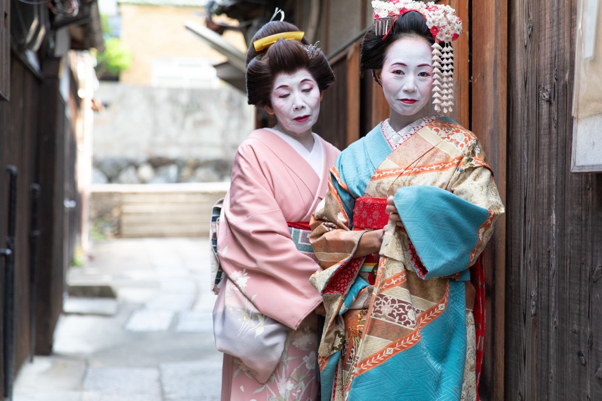 Why Do Geisha Have White Faces? - Traditional Japanese Makeup Explained