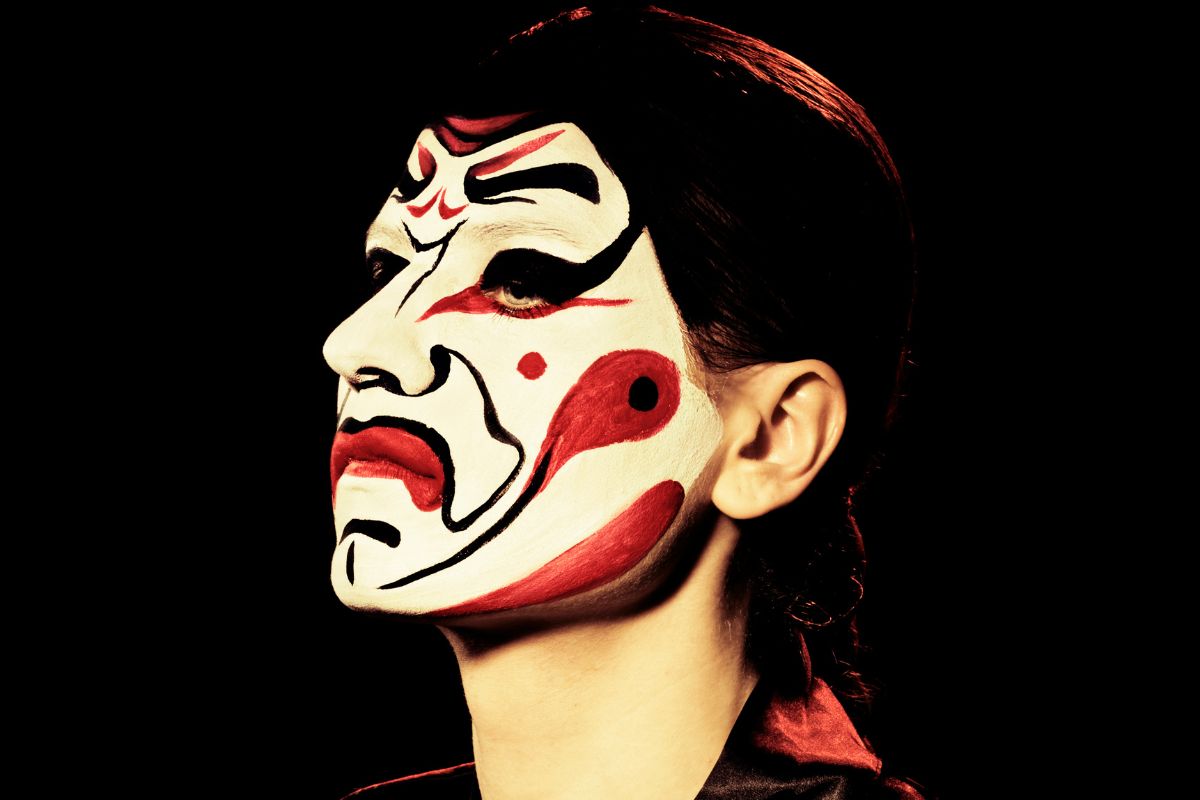 How To Make A Kabuki Mask For Beginners (1)