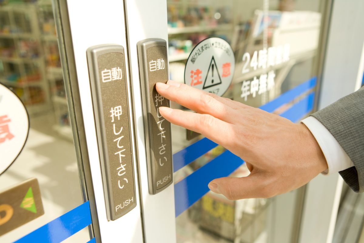 6 Best Japanese Convenience Stores