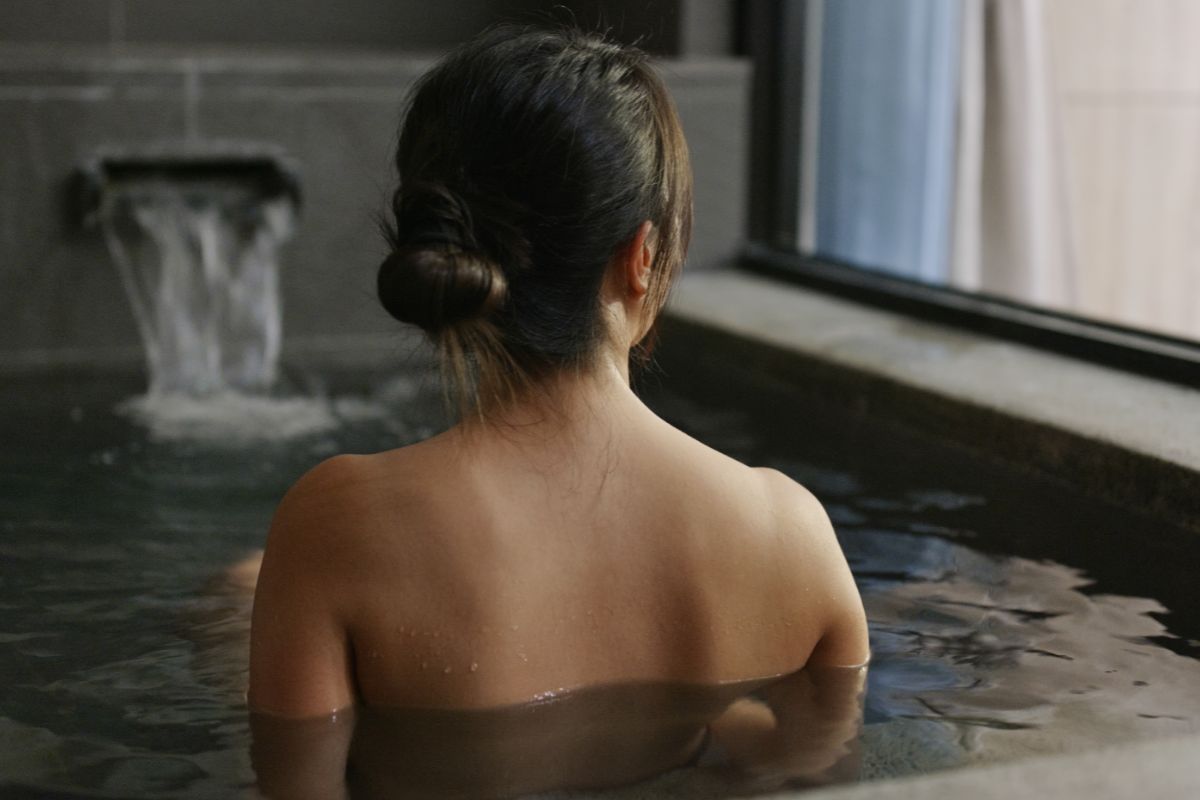 Can You Wear A Towel In Onsen?