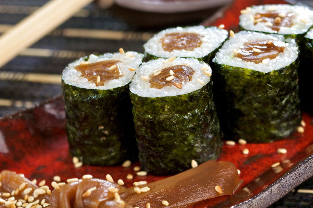 Kanpyo Maki (Dried Gourd Sushi Roll)