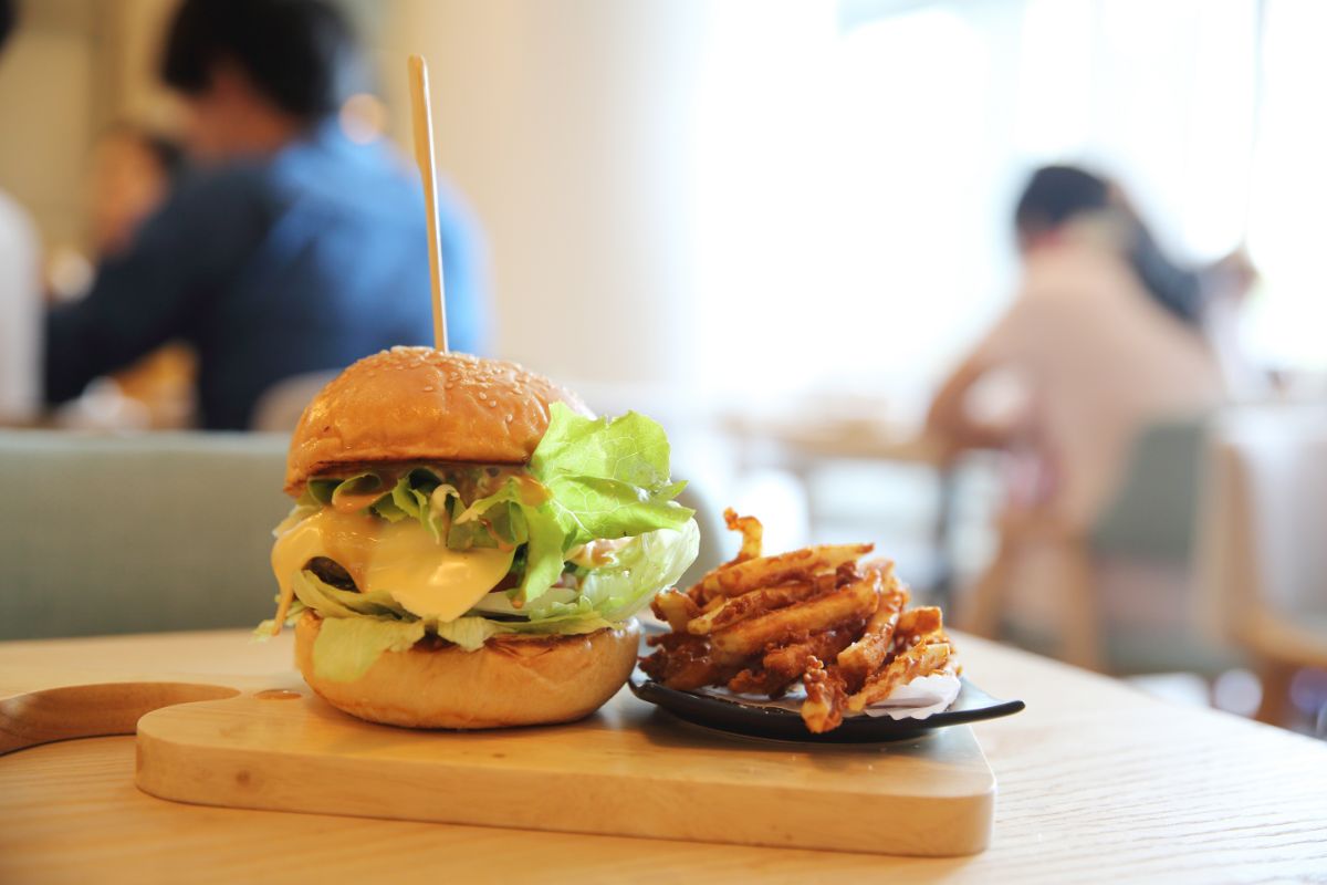 Freshness Burger Or MOS Burger? - The Best Japanese Burger Chains